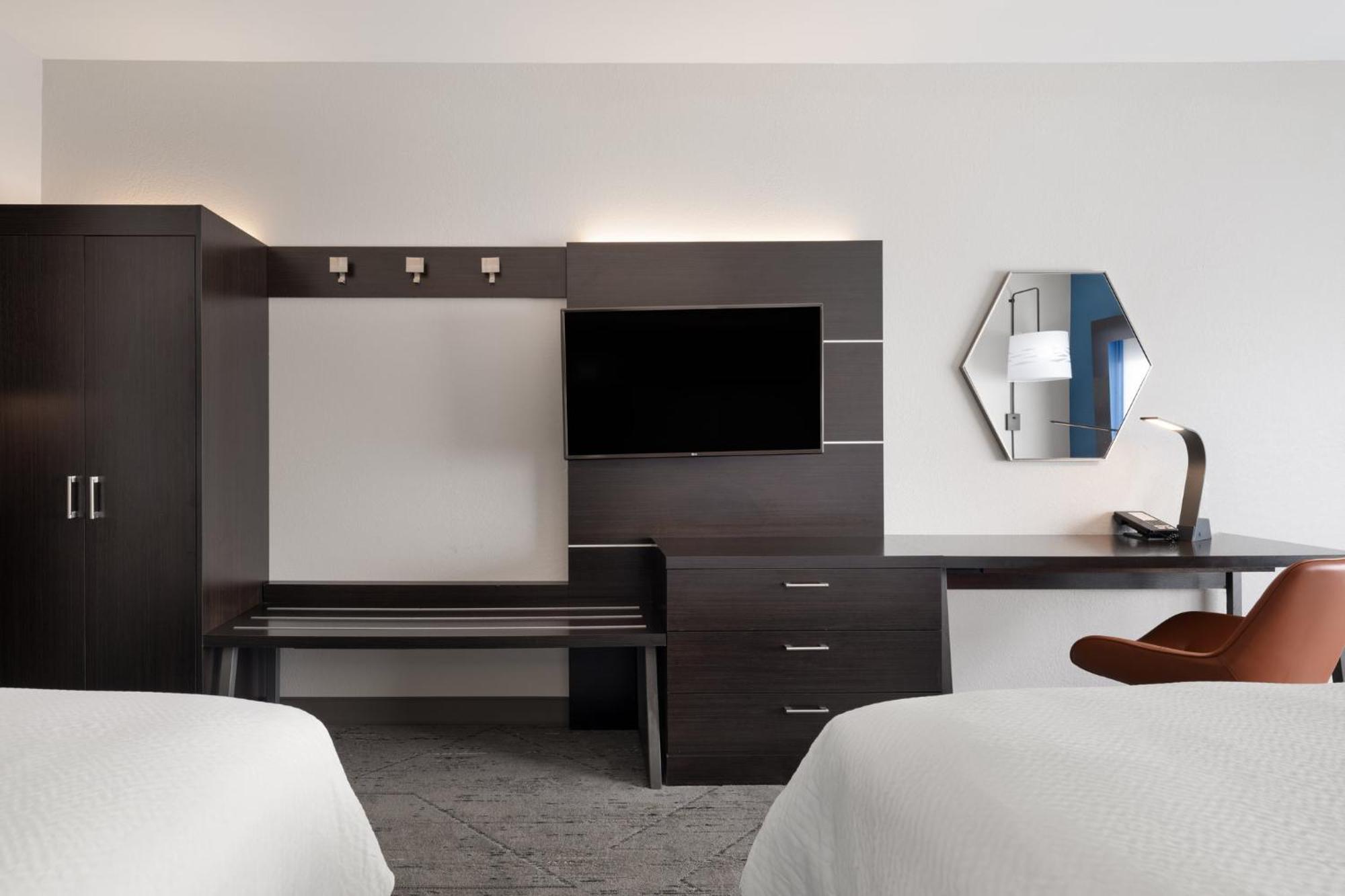 Express & By Ihg Hotel 2*