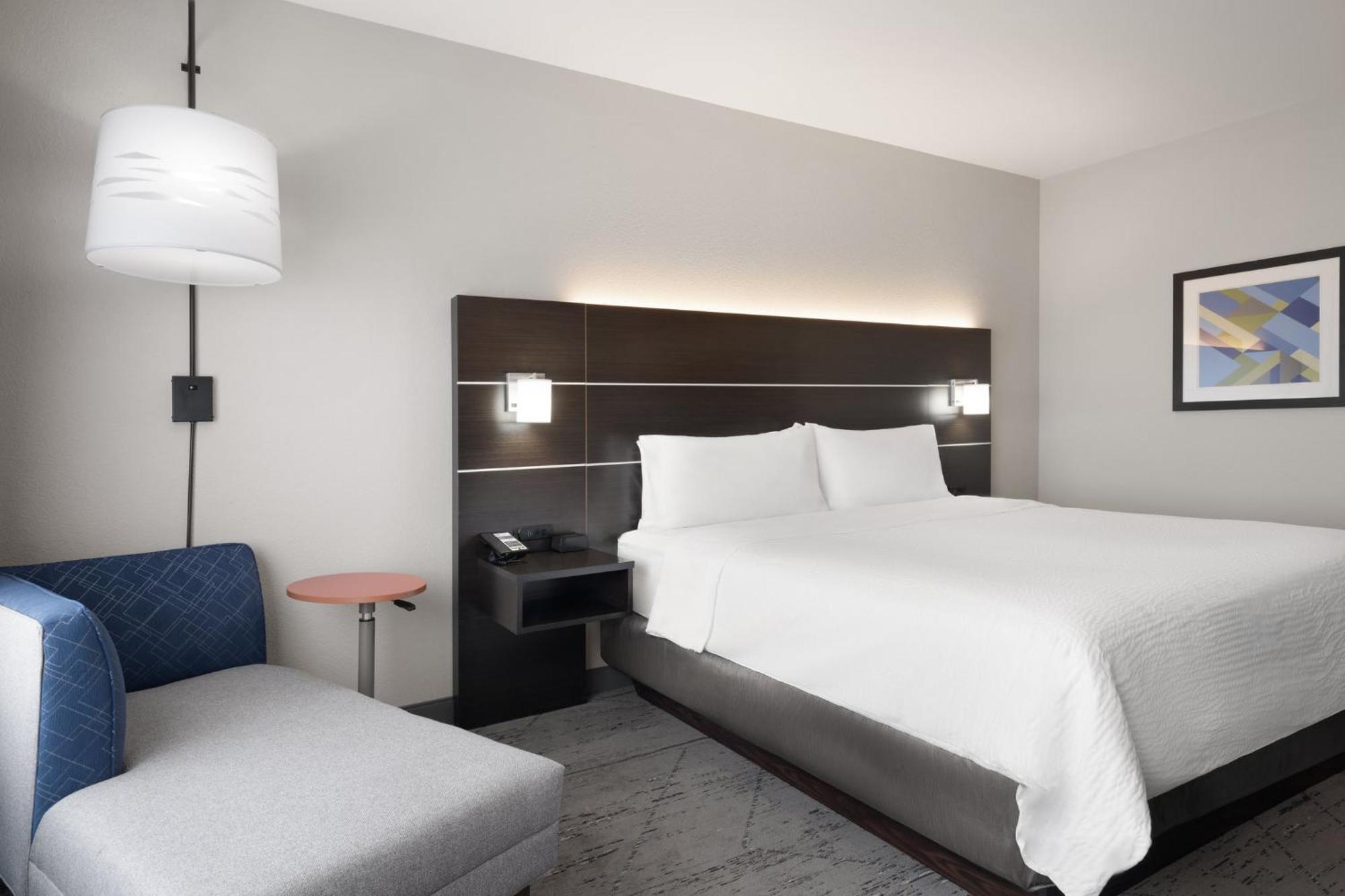 Express & By Ihg 2*