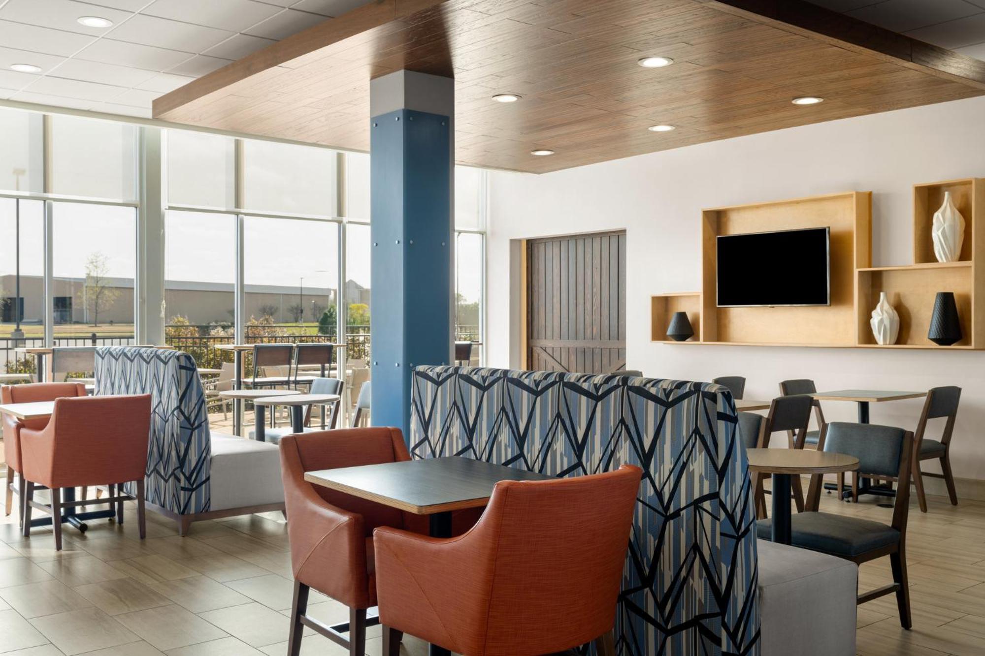 Hotel Express & By Ihg 2*