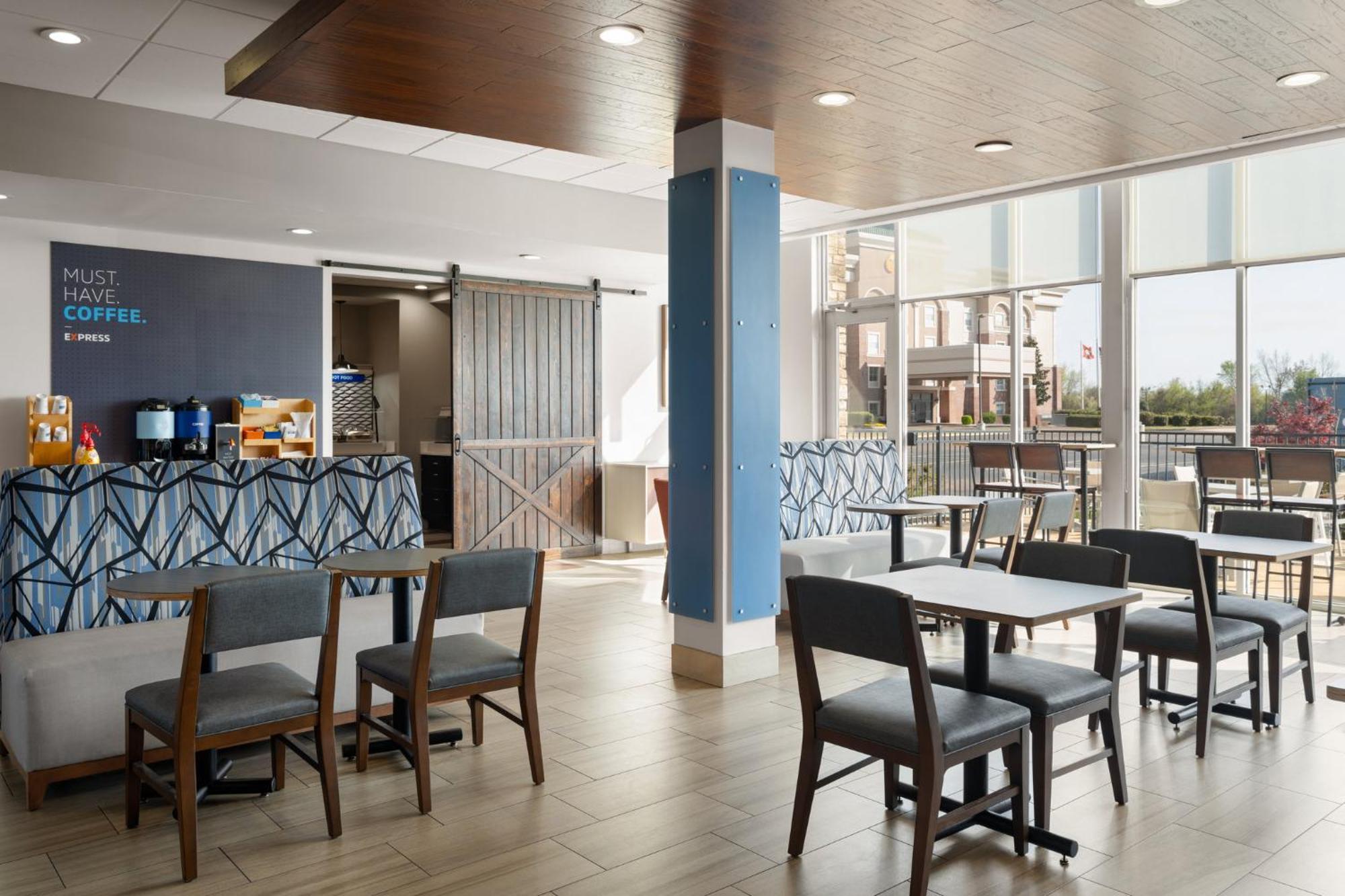Express & By Ihg 2* West Memphis