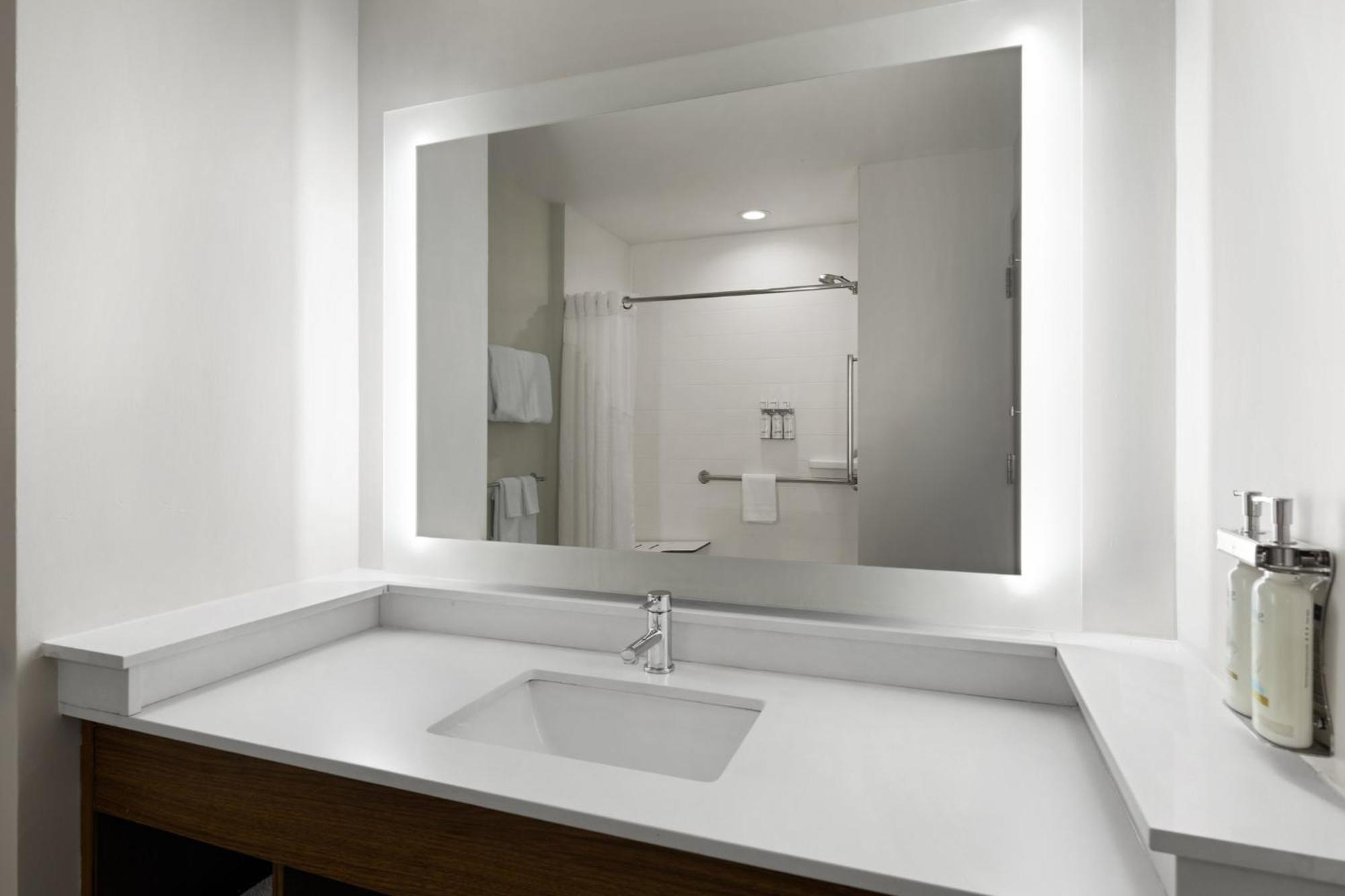 Hotel Express & By Ihg 2*